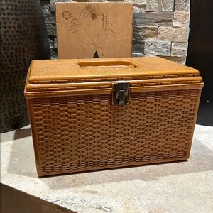 vintage WILSON WIL-HOLD plastic Faux Wood Basket Weave Sewing Box